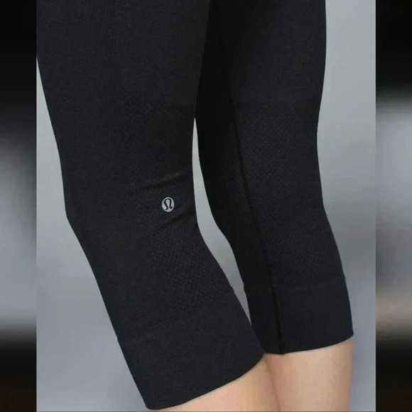 Lululemon Seamlessly Street Crop (First Release) Heathered Black - Picture 10 of 12
